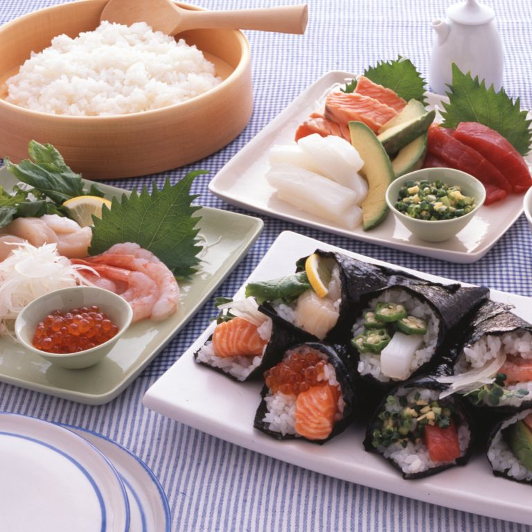 Sushi Hand Roll (Salmon and Avocado)