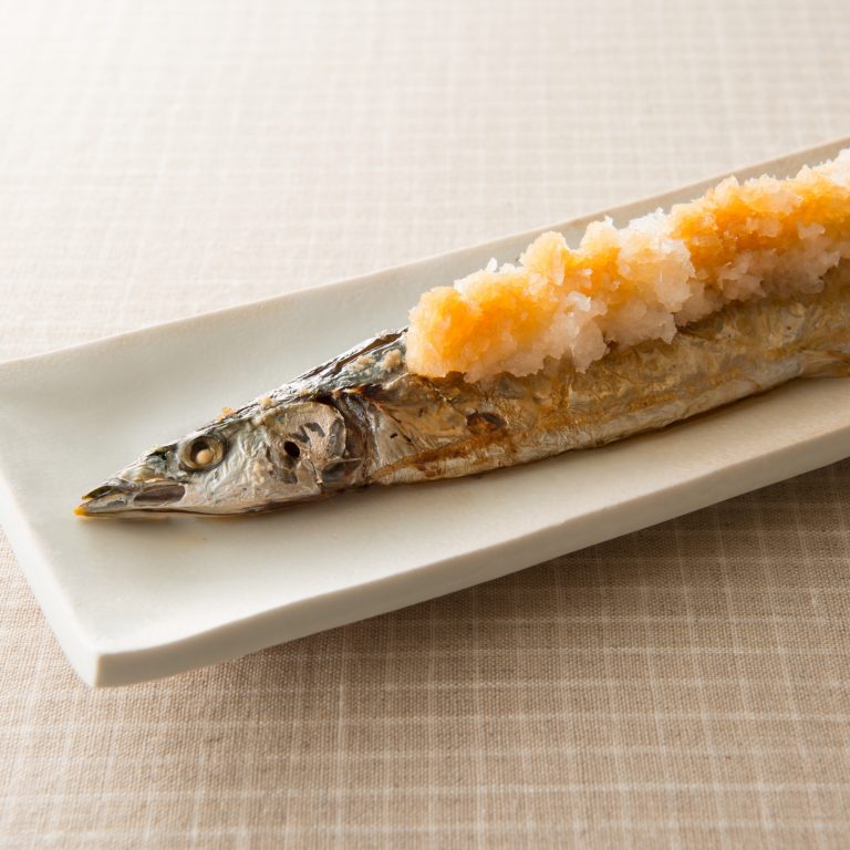山盛柚子風味鹽烤秋刀魚