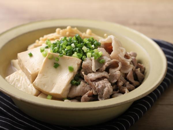 用平底鍋一下子就完成!好吃的豆腐燉肉