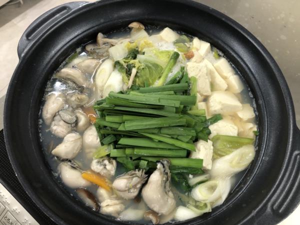 地雞昆布湯頭之牡蠣韭菜鍋